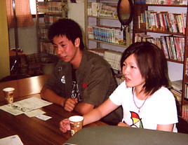 2006.6―東海地方での大学生のサポーター登録の様子。写真5。